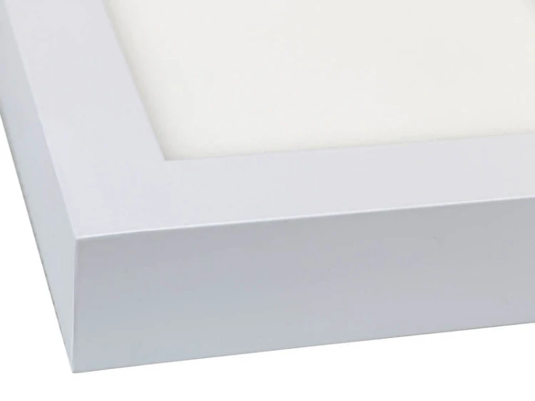 Detal wykończenia białej aluminiowej ramki 60x60 odpornej na żółknięcie i promienie UV.
